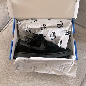 Nike Undefeated Dunk Low SP 5 On It (with original box) **LIMITED EDITION**
